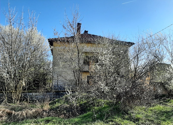 old-country-house-with-land-and-nice-views-situated-in-the-outskirts-of-a-village-15-km-north-of-vratsa-bulgaria