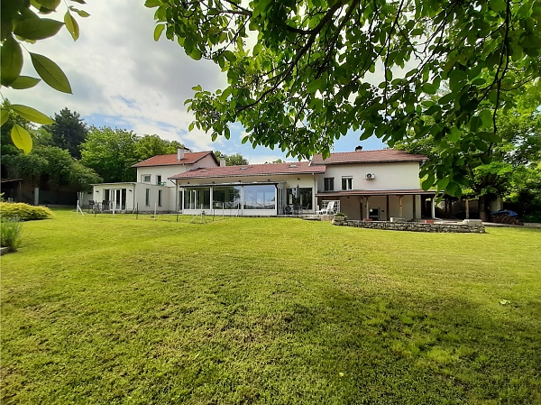 spacious-furnished-and-ready-for-living-country-house-with-vast-yard-and-covered-outdoor-swimming-pool-within-about-two-hours-of