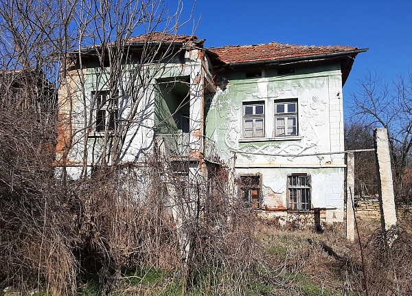 old-rural-property-with-barn-and-small-mill-situated-in-a-quiet-village-100-km-northeast-from-sofia-bulgaria