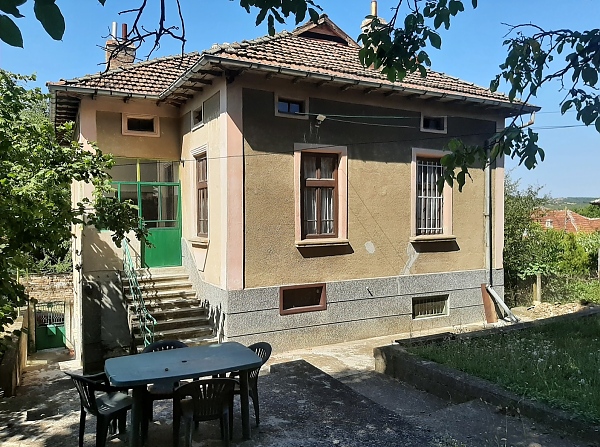 furnished-and-ready-for-use-rural-property-with-nice-yard-situated-in-an-area-with-tourist-sites-100-km-northeast-of-sofia-bulga
