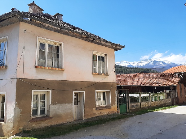 country-house-with-plot-of-land-and-nice-location-up-in-the-mountains-about-two-hours-away-from-sofia-bulgaria