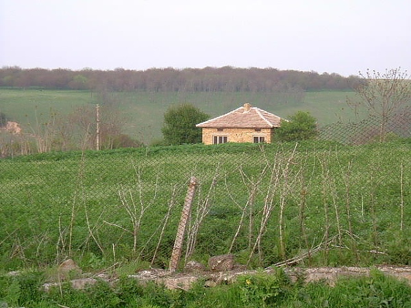 very-small-house-with-vast-plot-of-land-situated-in-the-outskirts-of-a-village-70-km-away-from-varna-bulgaria