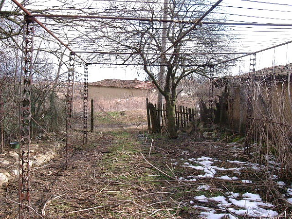 old-rural-property-with-spacious-garden-located-in-the-outskirts-of-a-village-85-km-away-from-the-black-sea-coast