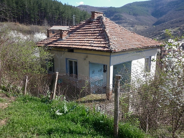 old-country-house-with-plot-of-land-and-amazing-panoramic-views-situated-in-a-quiet-village-near-mountains-and-forest