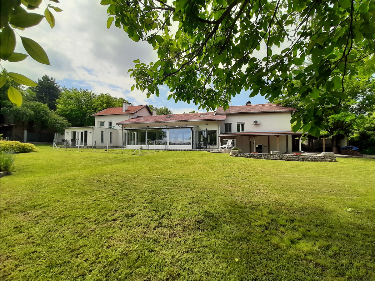 /spacious-furnished-and-ready-for-living-country-house-with-vast-yard-and-covered-outdoor-swimming-pool-within-about-two-hours-of/