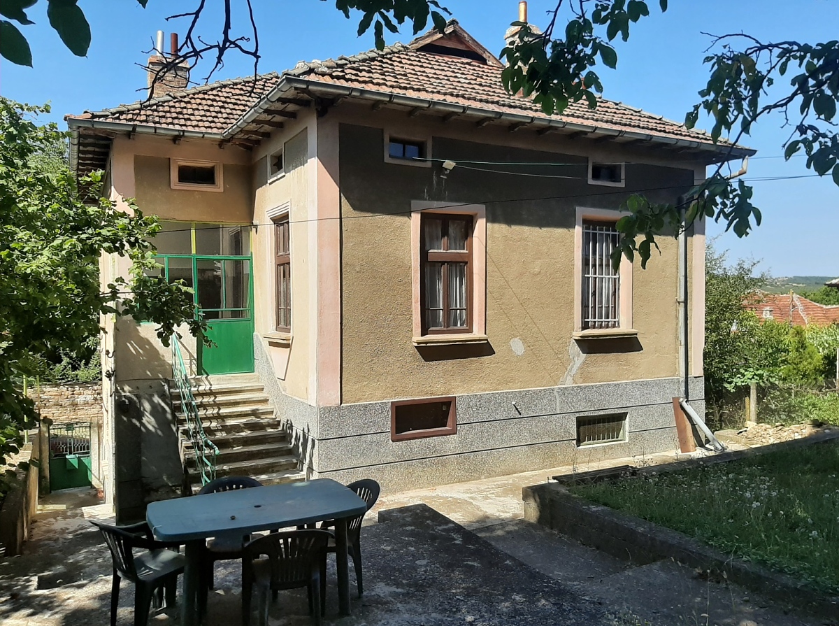 /furnished-and-ready-for-use-rural-property-with-nice-yard-situated-in-an-area-with-tourist-sites-100-km-northeast-of-sofia-bulga/