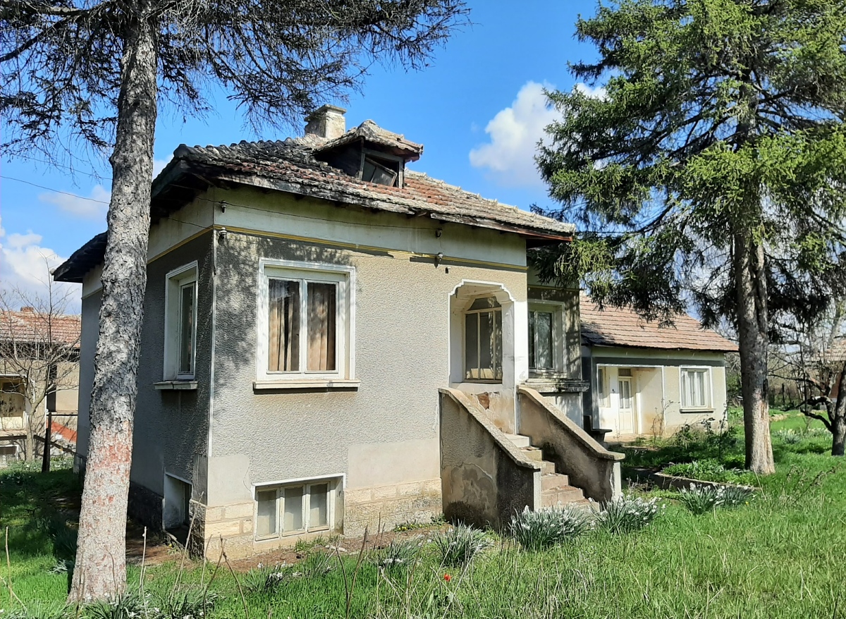 /country-house-with-annex-barn-and-spacious-yard-situated-in-a-quiet-village-near-lake-45-km-away-from-vratsa-bulgaria/
