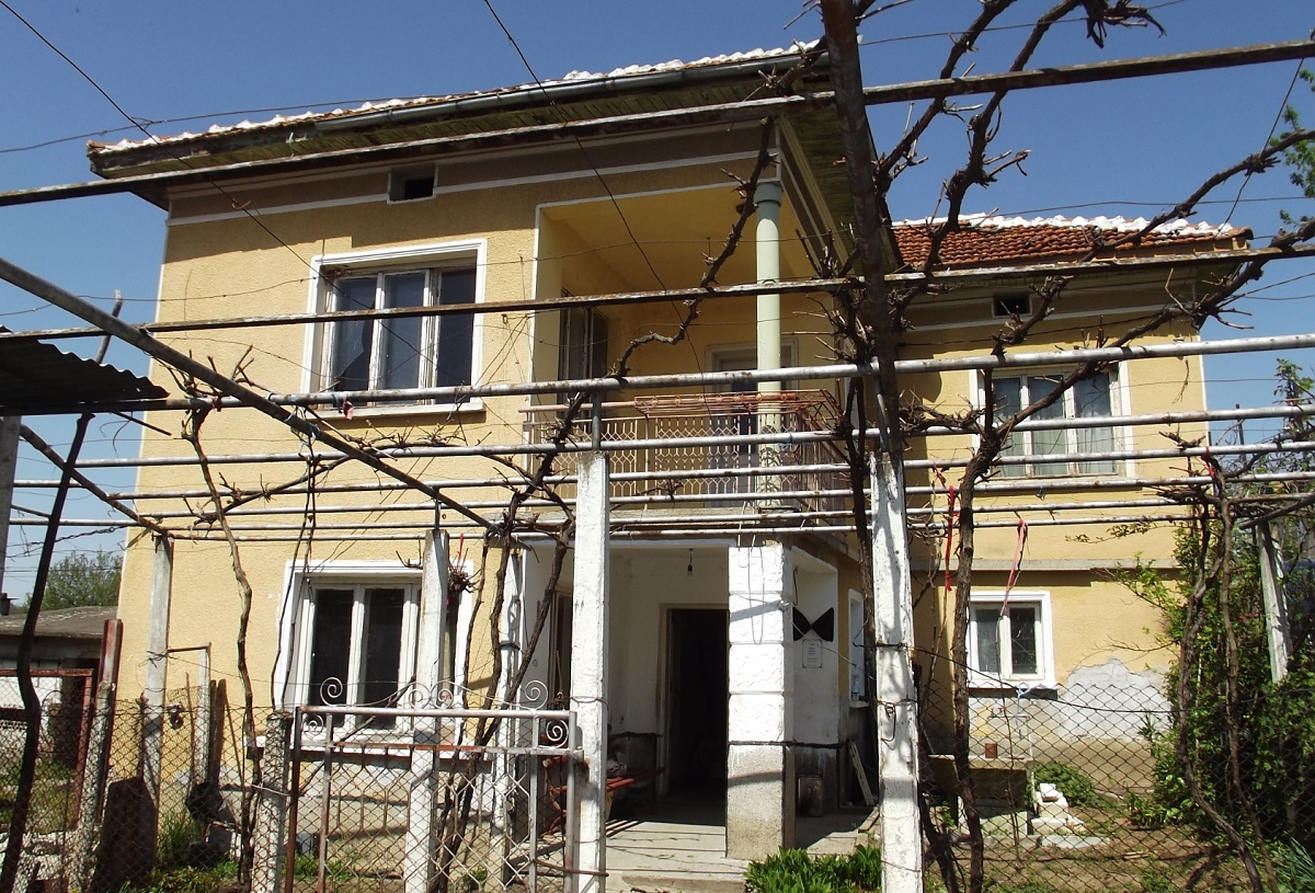 /country-house-with-annex-barn-and-nice-views-situated-in-a-quiet-village-near-lake-and-forest-7-km-from-vratsa-bulgaria/