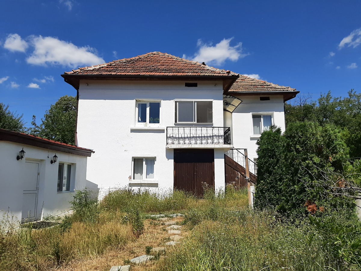 /nice-country-house-with-annex-big-plot-of-land-quiet-location-and-views-situated-in-a-village-near-hills-forest-and-dam-45-km-no/