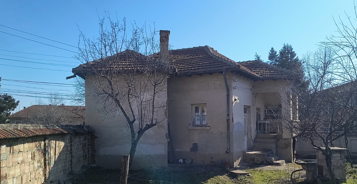 /old-country-house-with-annex-barn-and-land-located-in-a-quiet-village-40-km-north-of-vratsa-bulgaria/