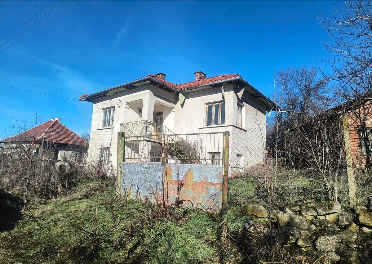 /old-country-house-with-plot-of-land-and-nice-views-situated-in-a-quiet-village-25-km-north-of-vratsa-bulgaria/