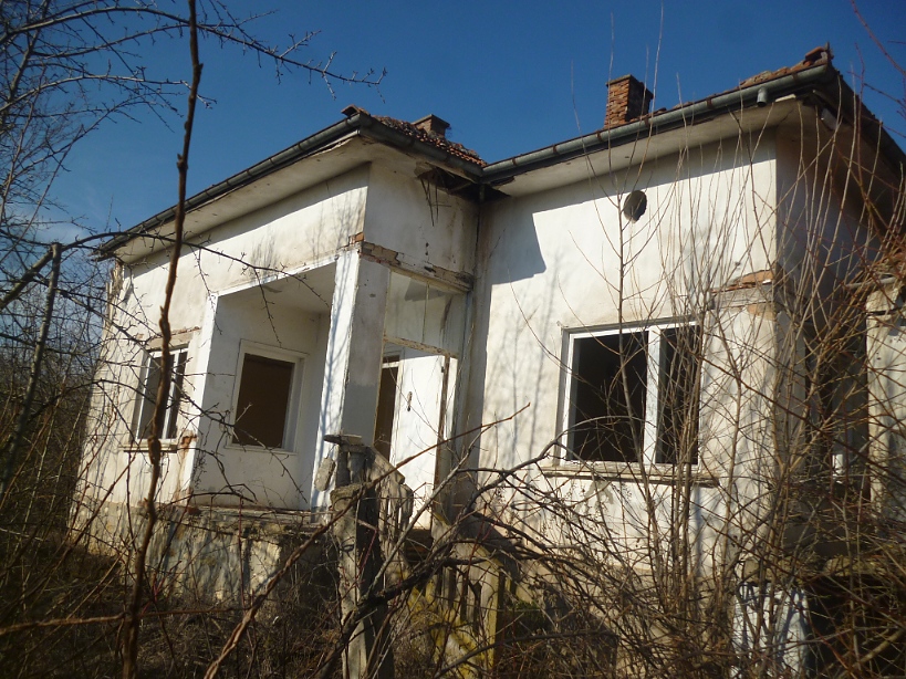 /old-rural-property-with-plot-of-land-and-quiet-location-in-a-big-village-near-river-20-km-away-from-border-and-ferry-crossing/