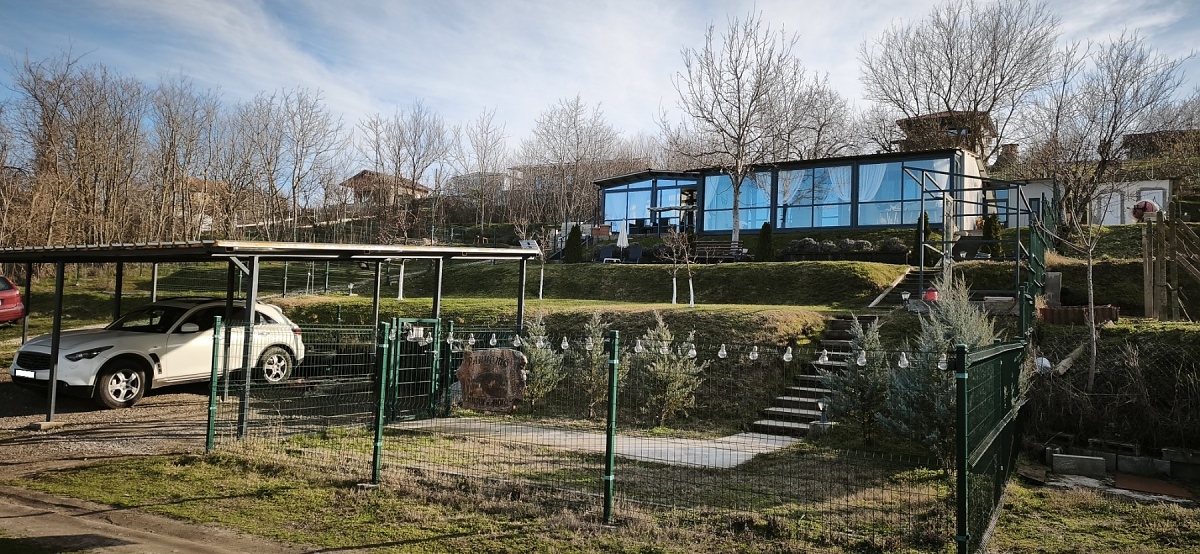 /new-furnished-and-ready-for-living-villa-with-plot-of-land-quiet-location-and-great-panoramic-river-views-in-proximity-to-town-t/