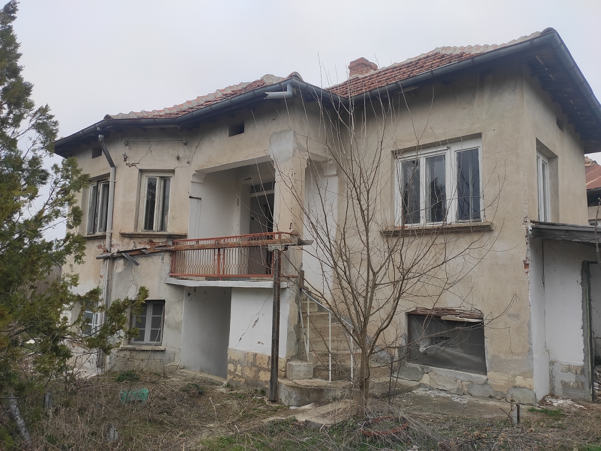 /an-old-house-with-plot-of-land-situated-in-a-quiet-sunny-spot-40-km-away-from-vratsa-bulgaria/