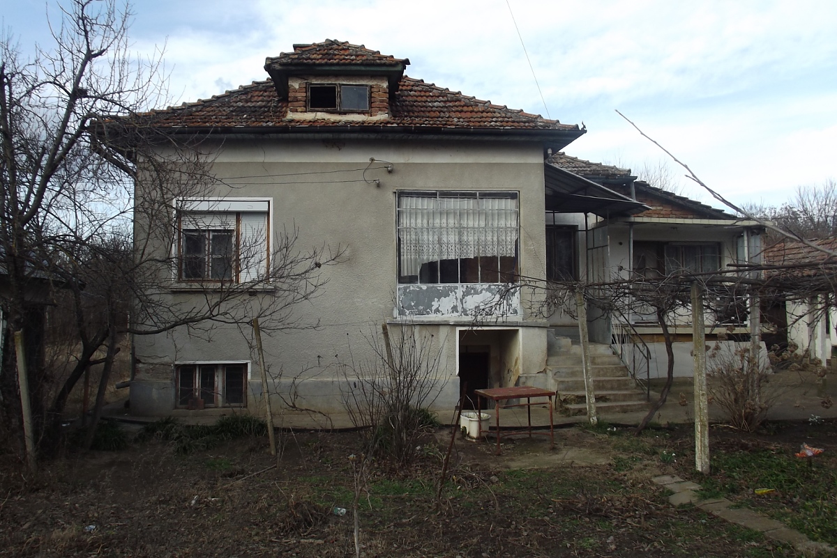 /country-house-with-annex-garage-and-big-yard-situated-in-the-outskirts-of-a-big-village-near-river-60-km-northeast-of-vratsa-bul/