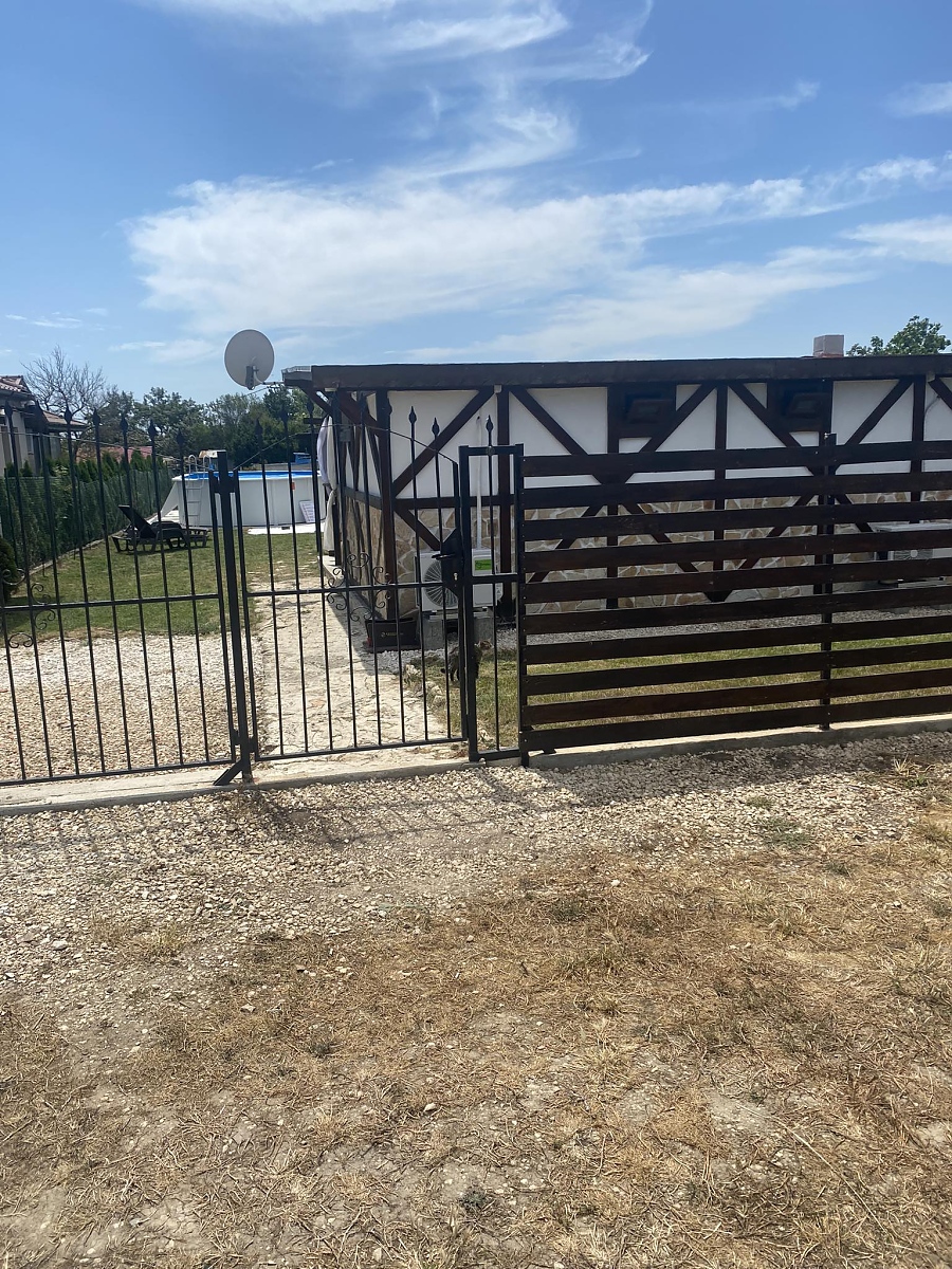 /rural-property-with-plot-of-land-and-nice-location-just-one-kilometer-away-from-the-beach/