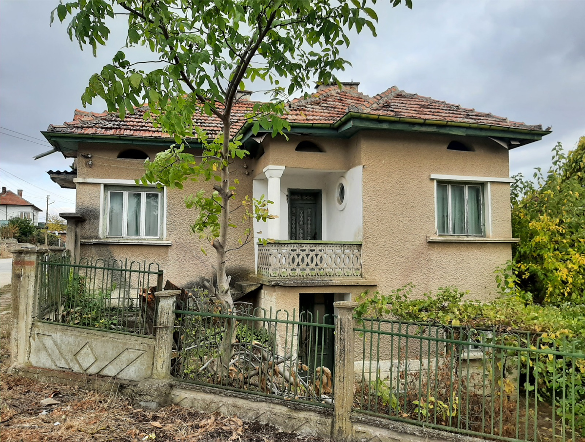 /old-country-house-with-annex-and-plot-of-land-located-in-close-proximity-to-shop-bar-and-post-office-in-a-village-15-km-away-fro/