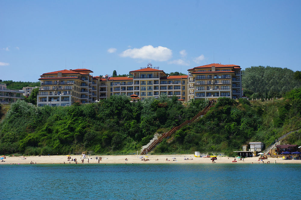 /new-two-bedroom-flat-located-in-a-cozy-residential-complex-on-the-sea-coast/