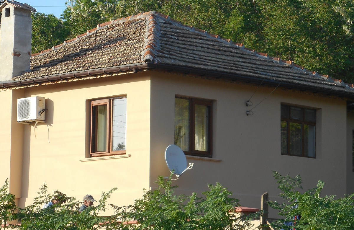/renovatedfurnished-and-ready-for-living-country-house-with-plot-of-land-situated-in-a-village-near-forest-and-hills-35-km-from-rusebulgaria/