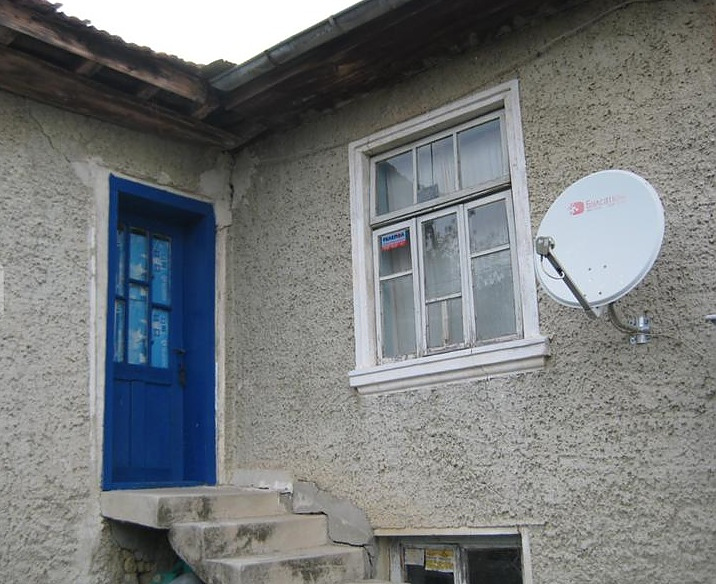/country-house-with-barn-and-vast-plot-of-land-situated-in-a-small-village-80-km-away-from-varnabulgaria/