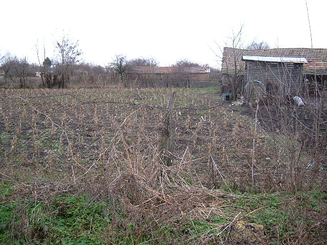 /nice-plot-of-land-situated-in-a-village-20-km-away-from-the-black-sea-coast/