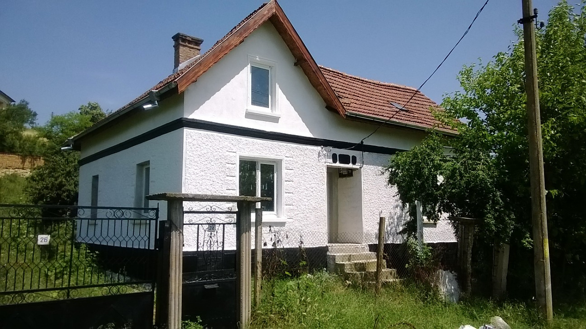 /renovated-country-house-with-plot-of-land-and-nice-views-situated-in-a-quiet-area-near-river-and-forest-15-km-away-from-vratsa-bulgaria/