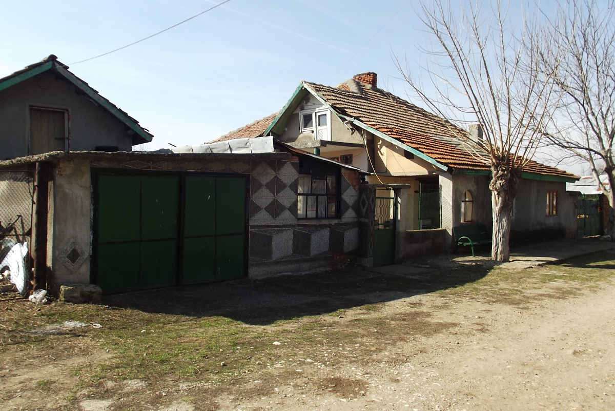 /countryside-property-with-big-covered-area-situated-not-far-away-from-two-dams-45-km-to-the-north-from-vratsa-bulgaria/