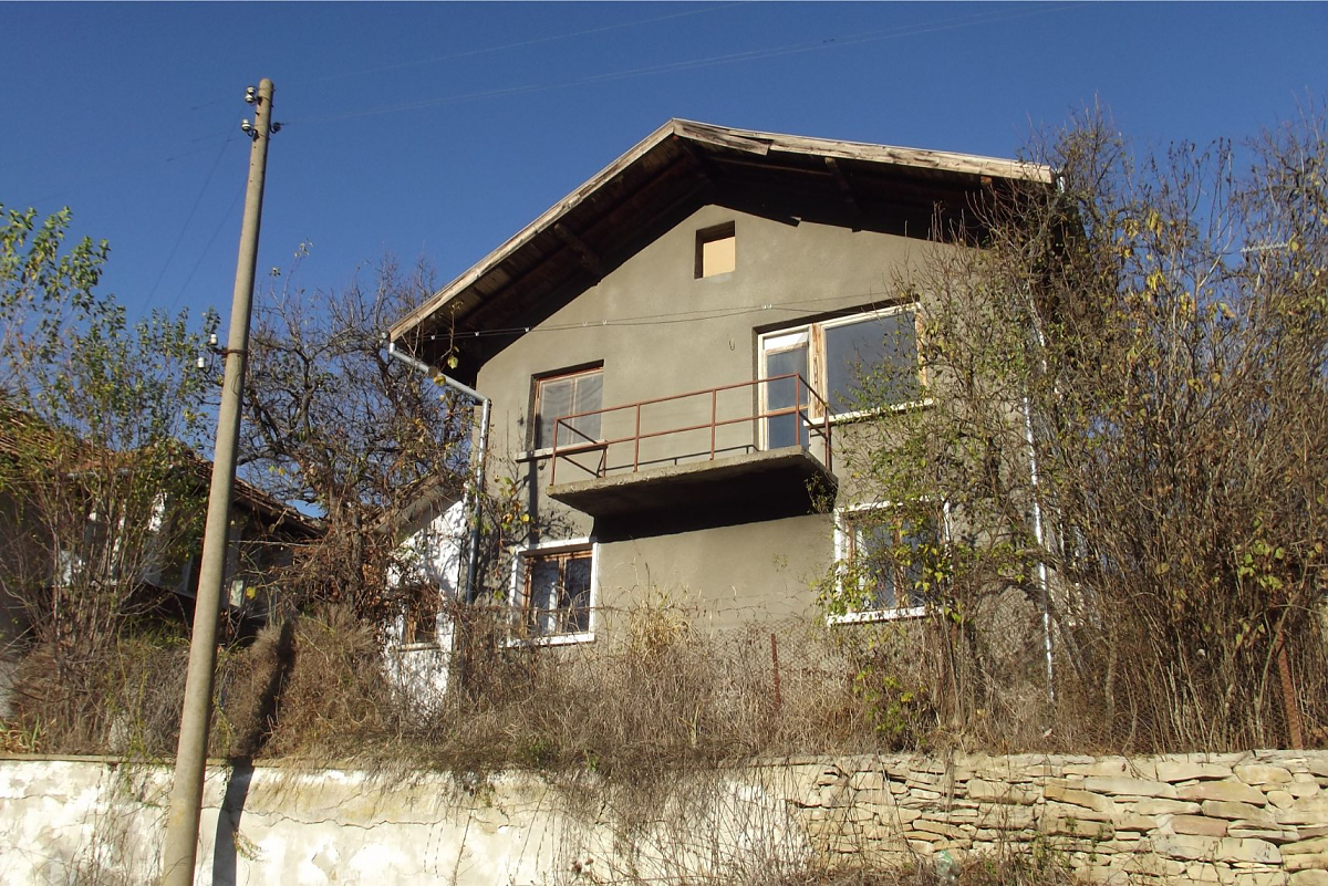 /big-countryside-property-with-several-houses-vast-plot-of-land-quiet-location-and-nice-panoramic-views-just-2-hours-away-from-sofia-bulgaria/