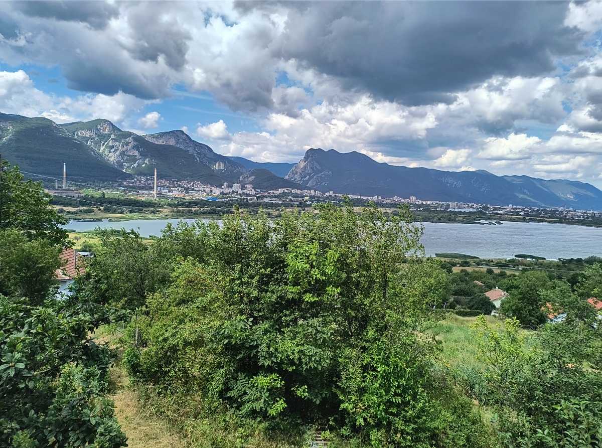 /partially-renovated-villa-with-plot-of-land-and-great-panoramic-views-situated-in-the-outskirts-of-a-big-city-less-than-two-hour/