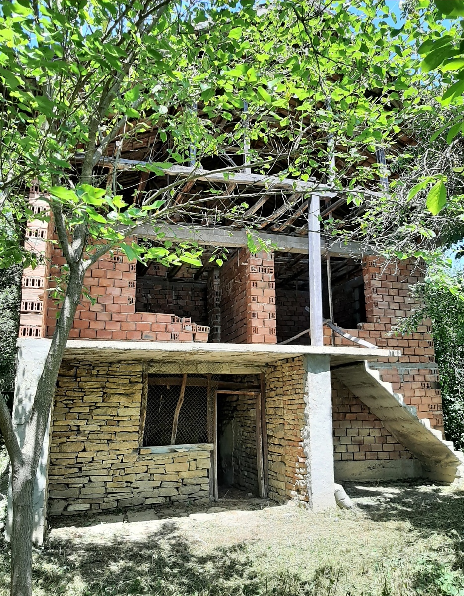 /rural-property-with-quiet-location-and-big-potential-just-5-km-away-from-town-big-river-and-train-station/