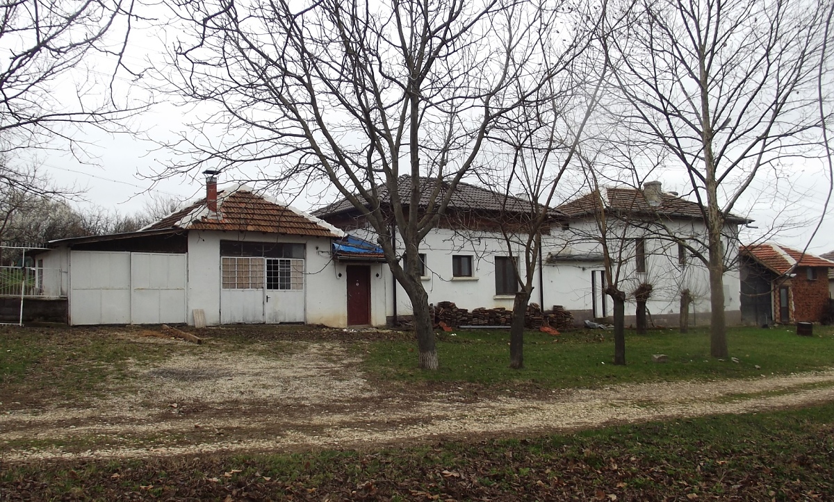 /big-rural-property-with-gara/