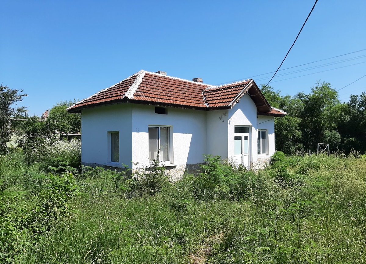 /rural-property-with-two-houses-and-land-up-for-rent/